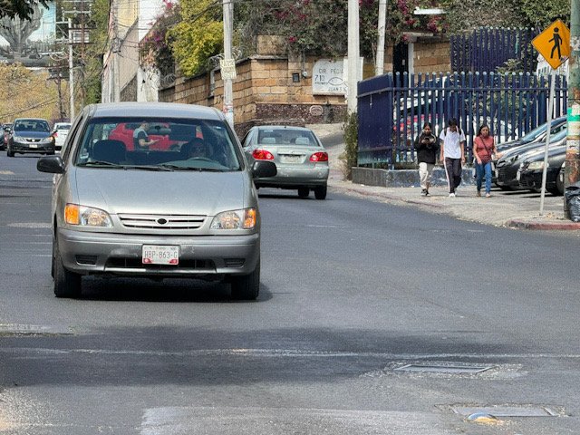 Autos en calles de Cuernavaca