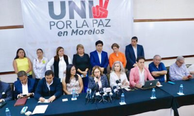 Integrantes de partidos políticos y Lucy Meza sentados en una mesa de trabajo por la seguridad