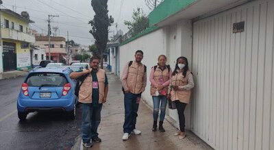 4 capacitadores del INE que realizan encuestas en calles de Morelos