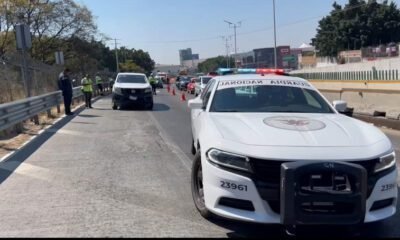 Patrulla resguardando zona de accidente en Paso Exprés