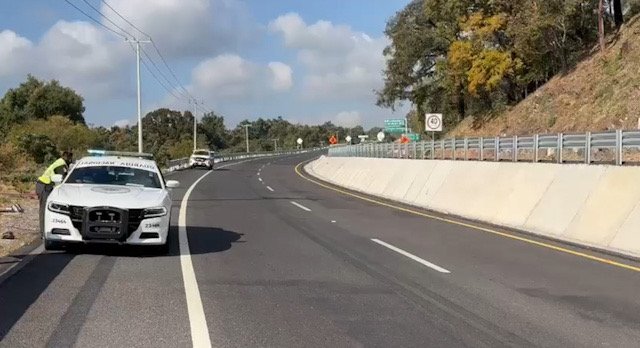 Carretera La Pera-Cuautla donde abandonaron un cuerpo a un costado de la autopista