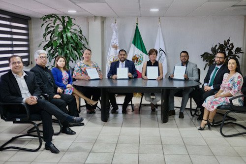 Magistrados firmando convenio con IMPEPAC