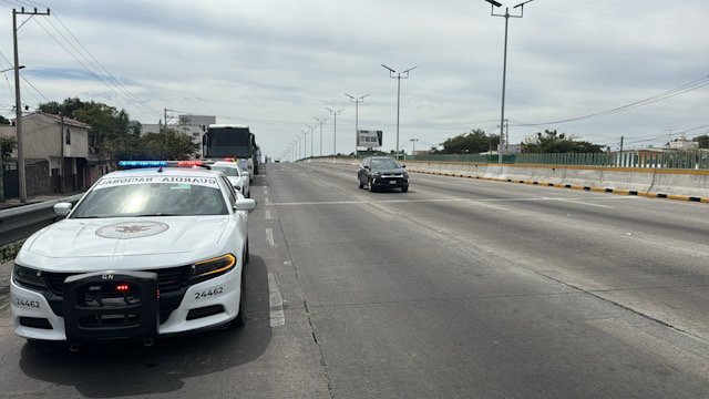 Manifestación de transportistas, orillados en la carretera