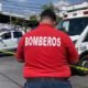 Bombero y ambulancia en zona acordonada por amenaza de bomba