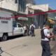 Calle acordonada donde atropellaron a un motociclista en Jiutepec y policías