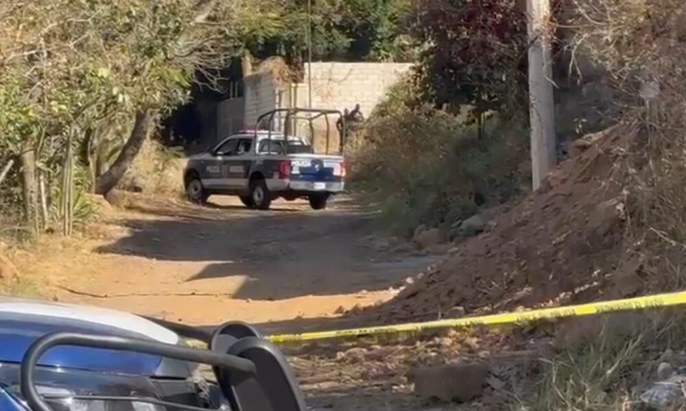 Calle acordonada y patrullas en la zona