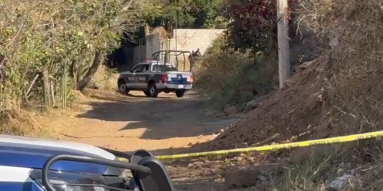 Calle acordonada y patrullas en la zona