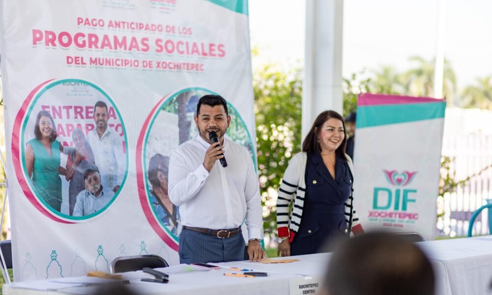 Alcalde de Xochitepec, Roberto Flores Zúñiga en conferencia de prensa