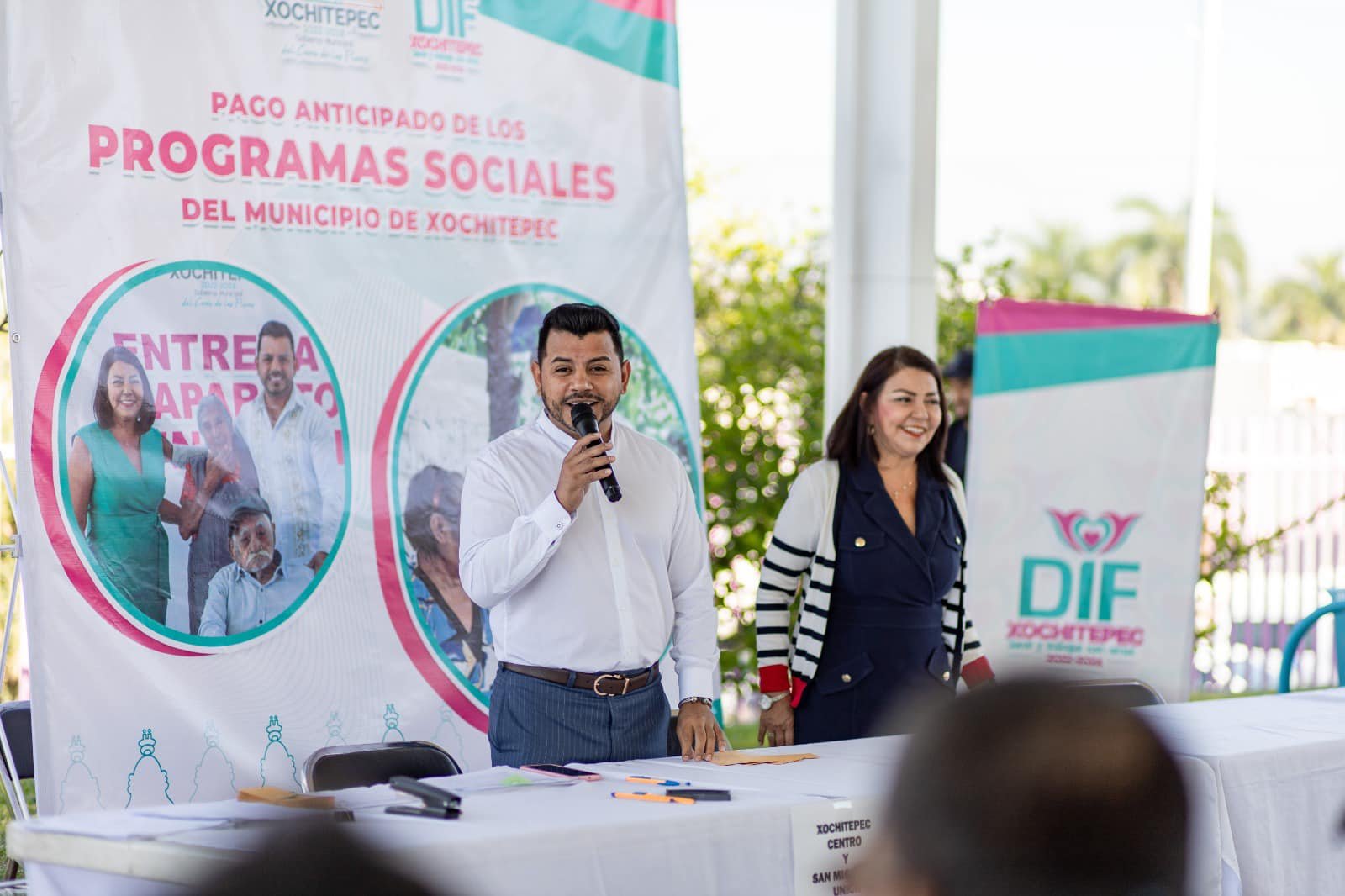 Alcalde de Xochitepec, Roberto Flores Zúñiga en conferencia de prensa
