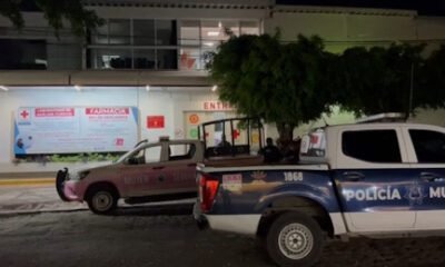 Patrullas y ambulancias en la entrada De la Cruz Roja