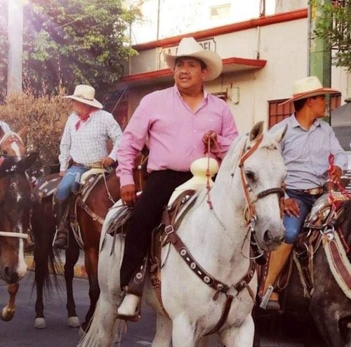 Hombre en un cableo