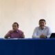 Dos personas en una rueda de prensa sobre dengue