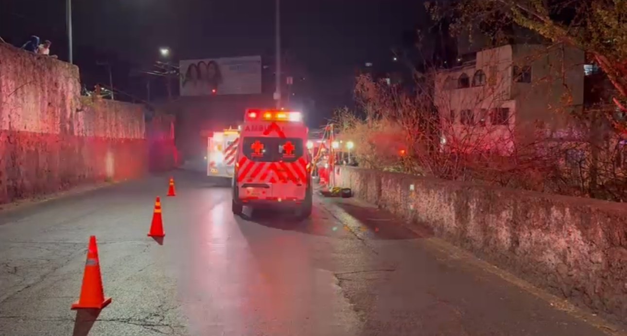 AMBULANCIA EN UNA CALLE DEL CENTRO