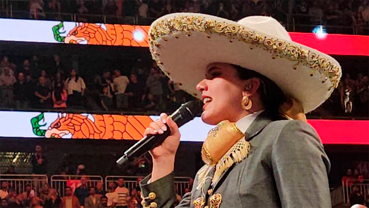 La hija de Alejandro Fernández cambia una palabra del Himno Nacional en la pelea de Saúl 'Canelo' Álvarez, desatando una ola de memes y críticas en redes sociales.