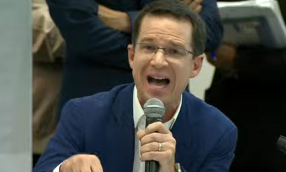 El senador del PAN asegura que ha habido "ofertas corruptoras" y amenazas a sus compañeros para obtener su voto a favor de la iniciativa de AMLO.
