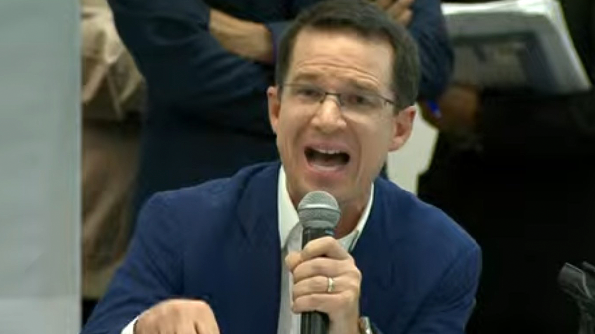 El senador del PAN asegura que ha habido "ofertas corruptoras" y amenazas a sus compañeros para obtener su voto a favor de la iniciativa de AMLO.