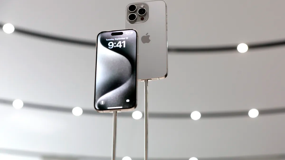 Apple se prepara para lanzar smartphones con capacidades de inteligencia artificial, generando expectativas y dudas sobre su viabilidad en el mercado.