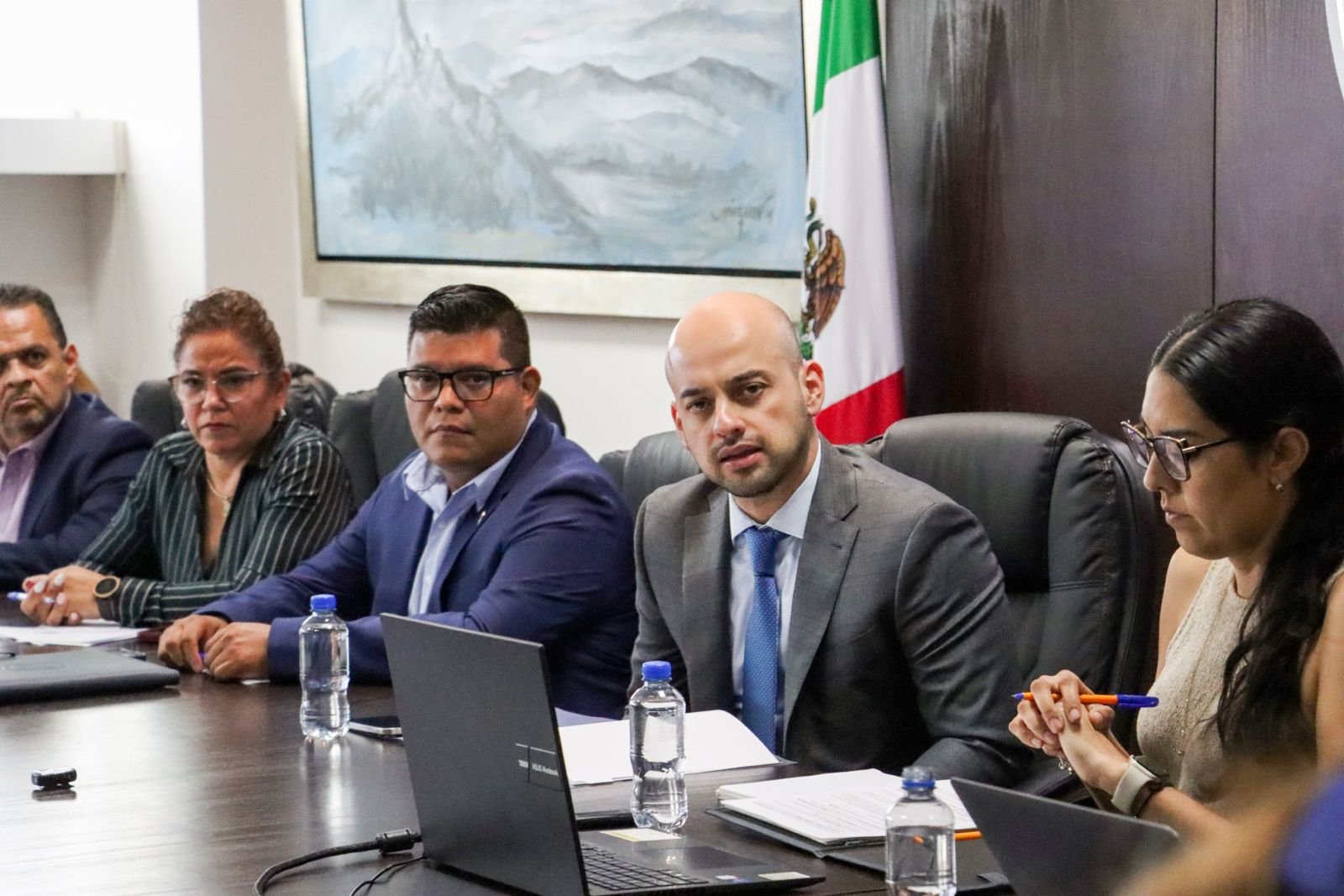 En la foto aparece el fiscal Edgar Maldonado.