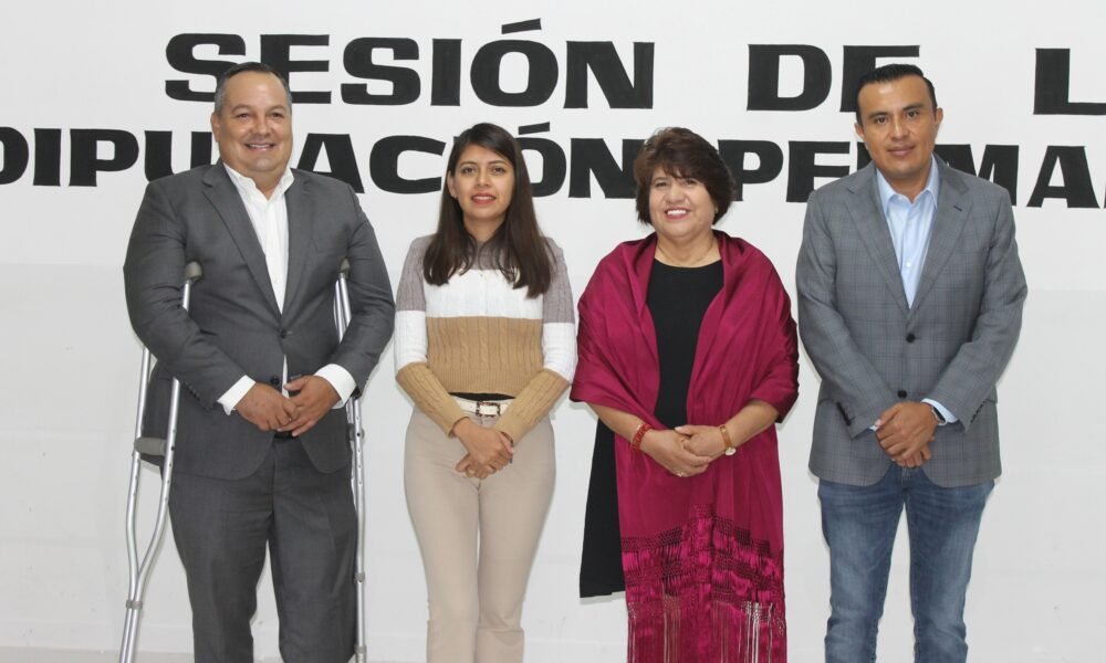 En la foto se puede observar al presidente de la mesa directiva del congreso del estado Isaac Pimentel acompañada de la diputada Eleonor Martínez Gómez.
