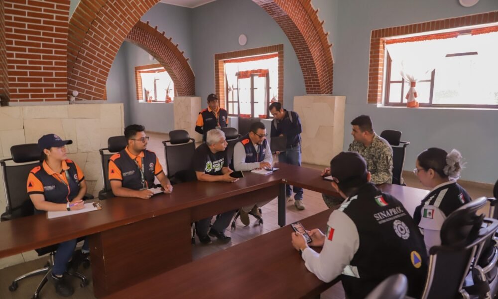 Fotografía muestra a elementos de protección Civil.