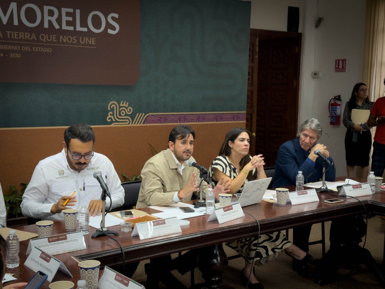 Fotografía muestra a integrantes del consejo estatal de turismo Morelos.