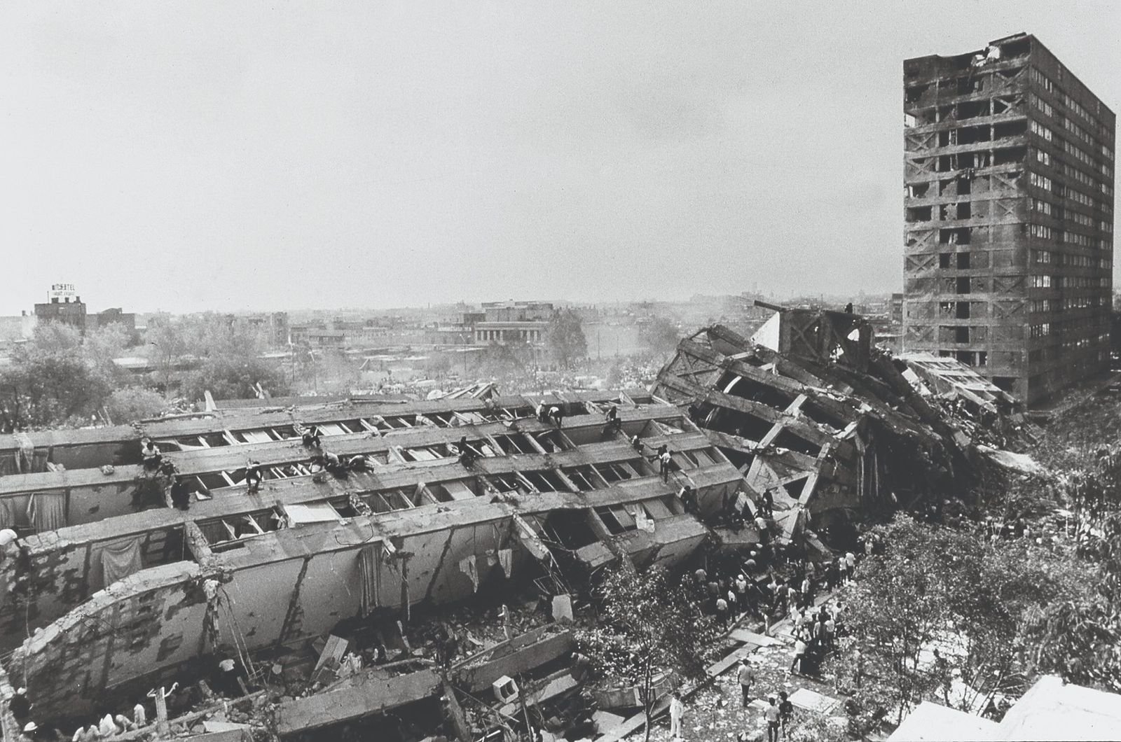 Fotografía del sismo de 1985 en la Ciudad de México.