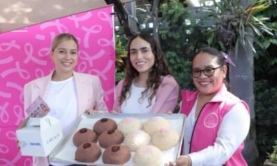 Diputada Andrea Gordillo con pan de conchas.