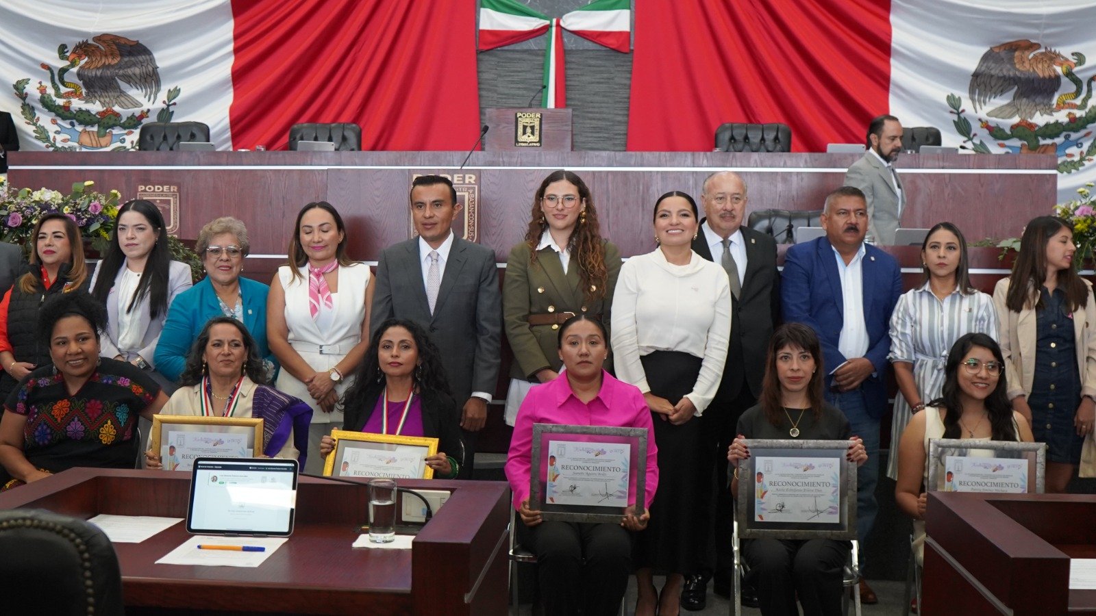 Imagen muestra a diputada Marta Melissa Montes de Oca y al diputado Isaac Pimentel Mejía.